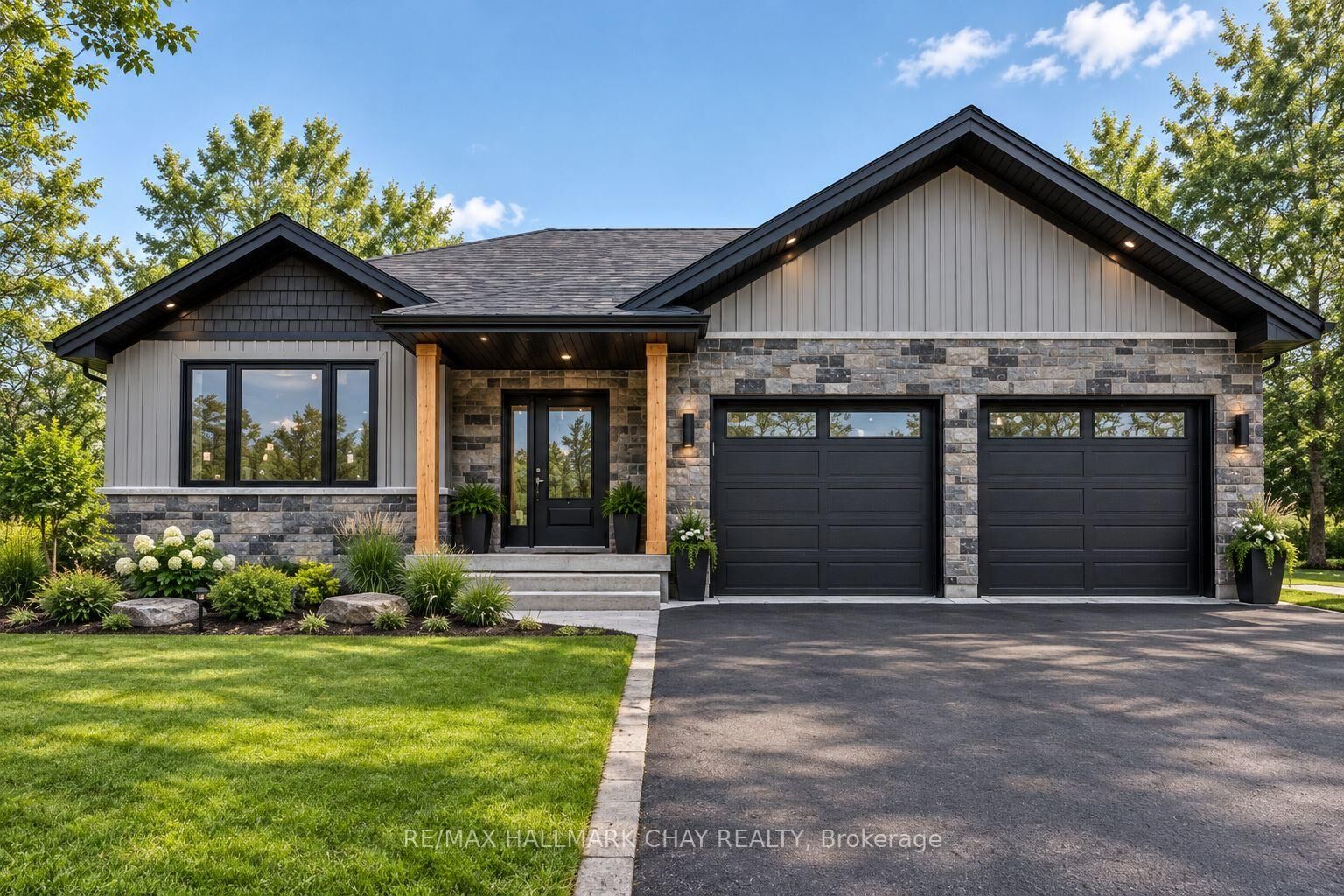 Property Photo:  15 Carlton Street  ON L3V 6B4 