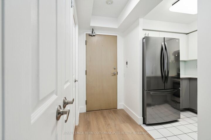 Property Photo:  942 Yonge Street 418  ON M4W 3S8 