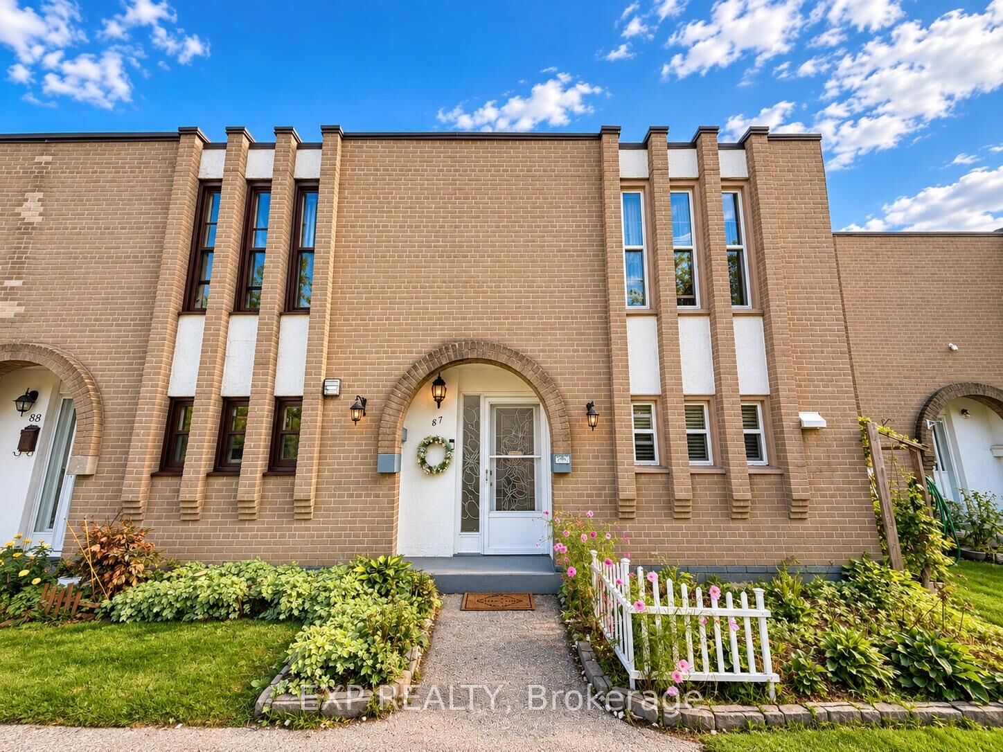 Property Photo:  19 London Green Court 87  ON M3N 1K3 
