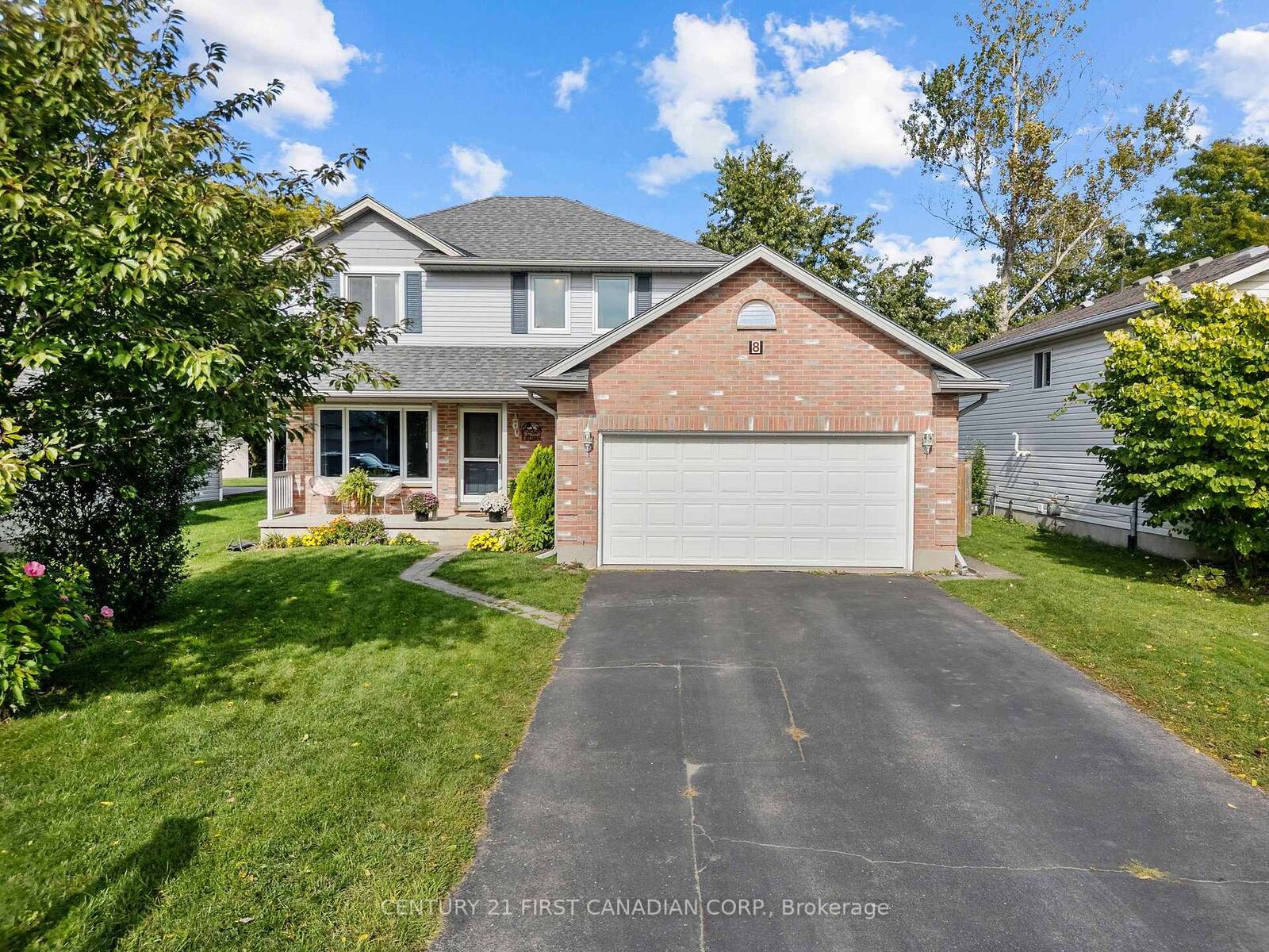 Property Photo:  8 Robin Street  ON N0M 1A0 