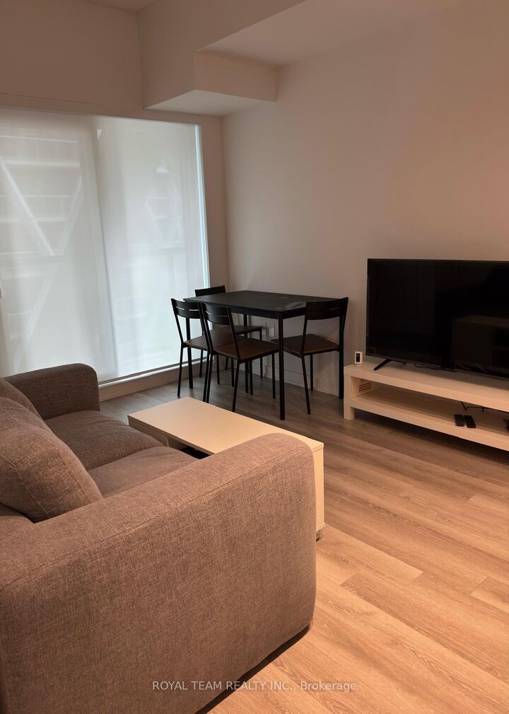 Property Photo:  238 Simcoe Street W 1406  ON M5T 0E2 