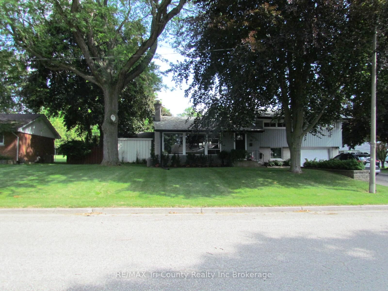Property Photo:  30 Fairfield Crescent  ON N4G 2B4 