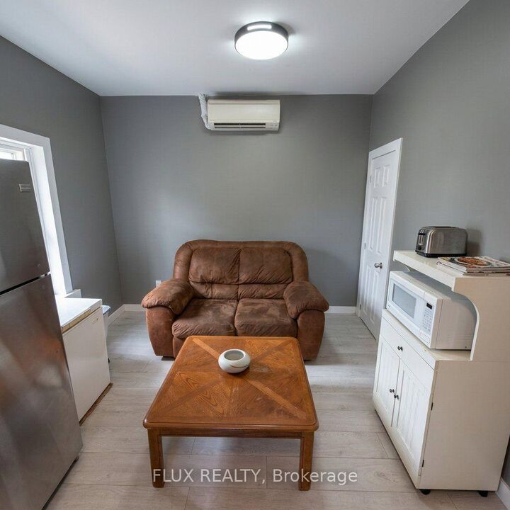 Property Photo:  195 Waterloo Street S 3  ON N5A 4B6 
