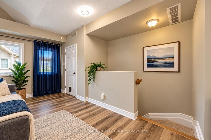 Property Photo: 1109 Stittsville Main Street L ON K2S 0C8