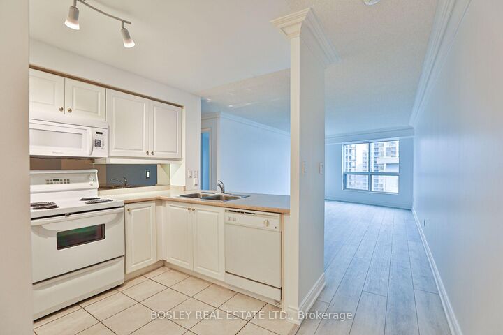 Property Photo: 2111 Lake Shore Boulevard W 1512 ON M8V 4B2