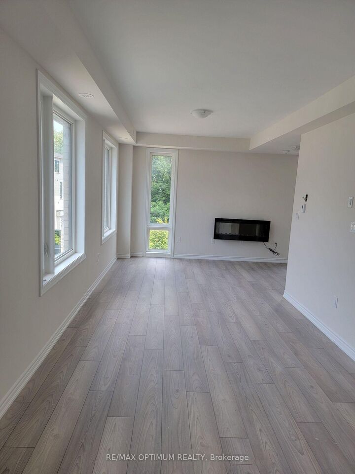 Property Photo:  20 Knotsberry Circle 19  ON L6Y 6G1 