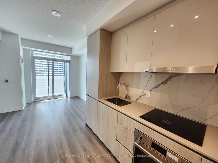 Property Photo:  28 Interchange Way 1215  ON L4K 0P8 