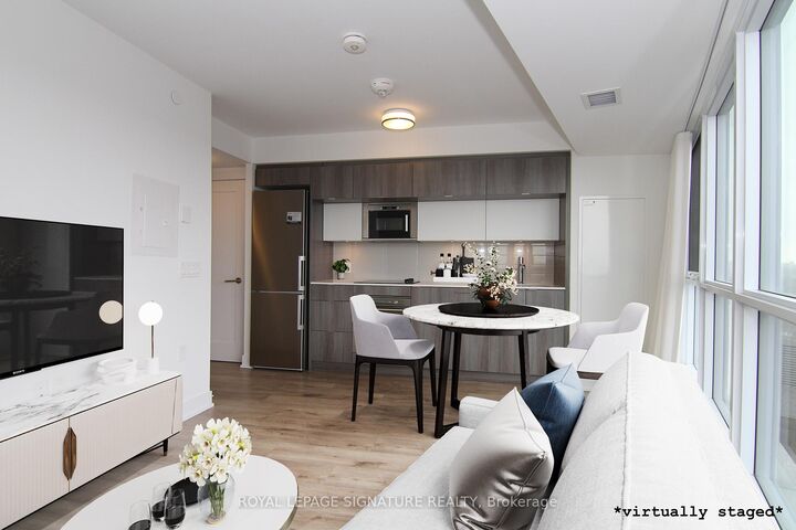 Property Photo:  585 Bloor Street E 1916  ON M4W 0B3 