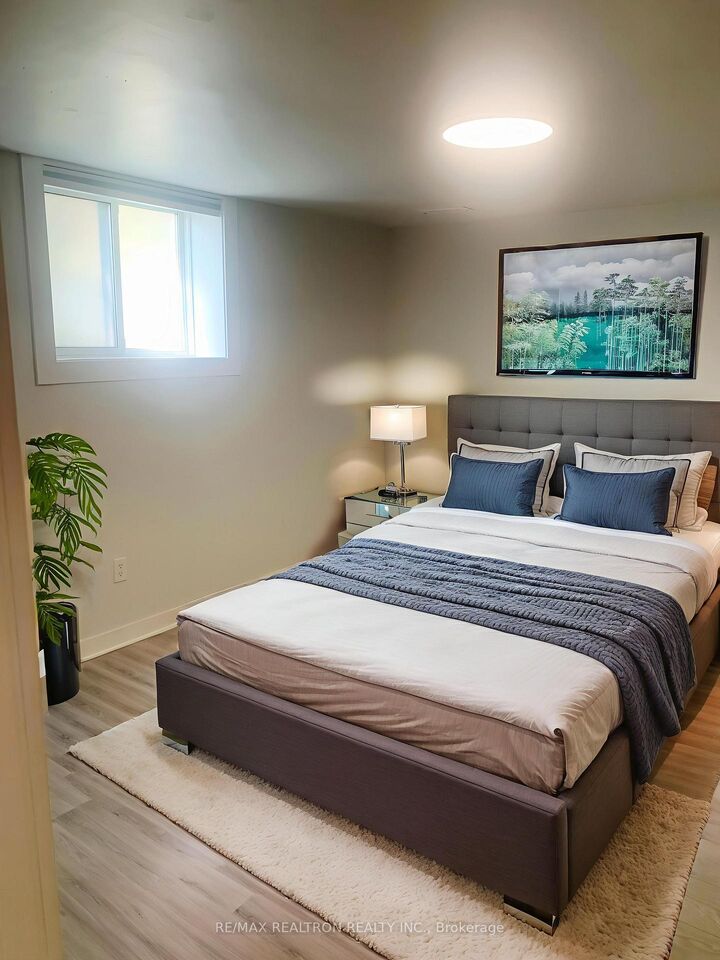 Property Photo:  44 Cynthia Court Unit 1  ON L4M 2X4 
