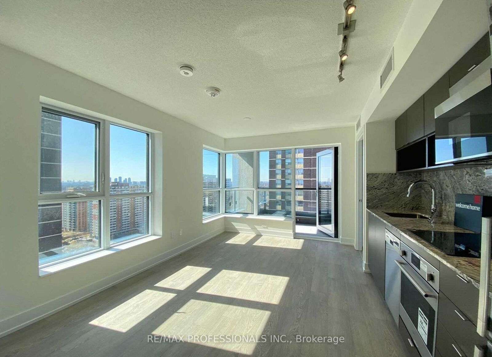 Property Photo:  9 Mabelle Avenue 2616  ON M9A 0E1 