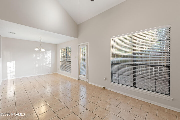Property Photo: 200 Curtis Street Apt A LA 70506