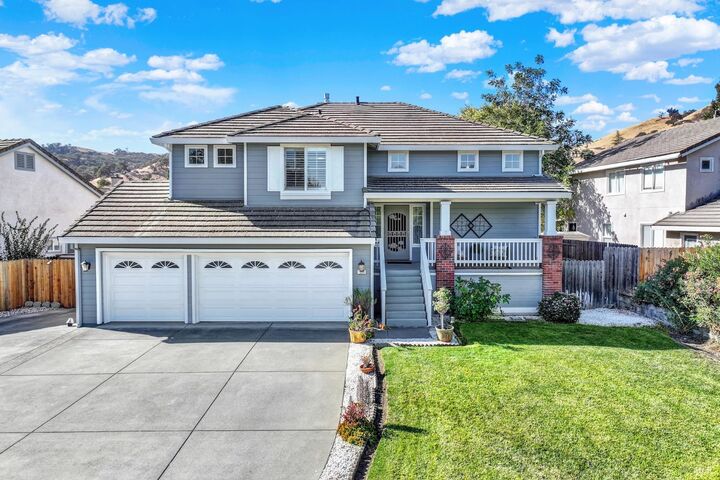 Property Photo: 1084 Creekside Drive CA 95687
