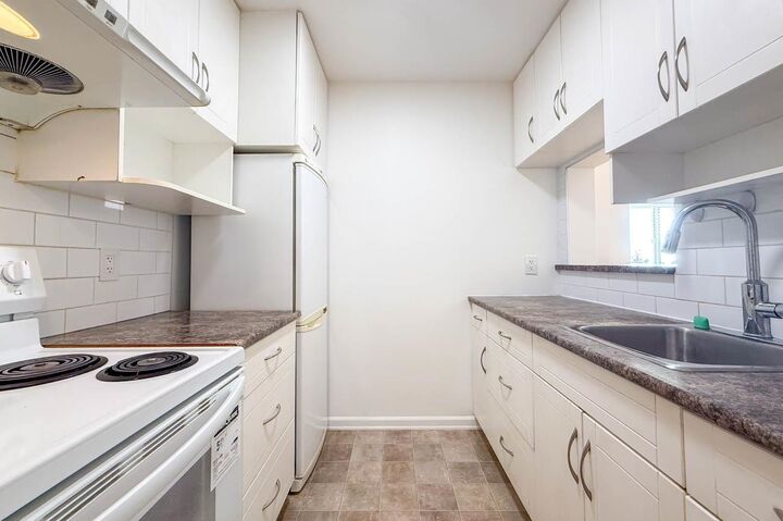 Property Photo:  461 W 16 Street 107  BC V7M 1V1 