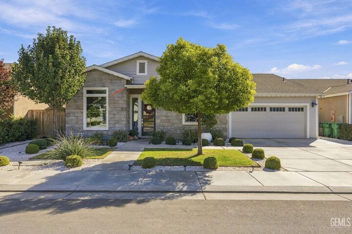 Property Photo: 9413 Glenwood Springs Lane CA 93263