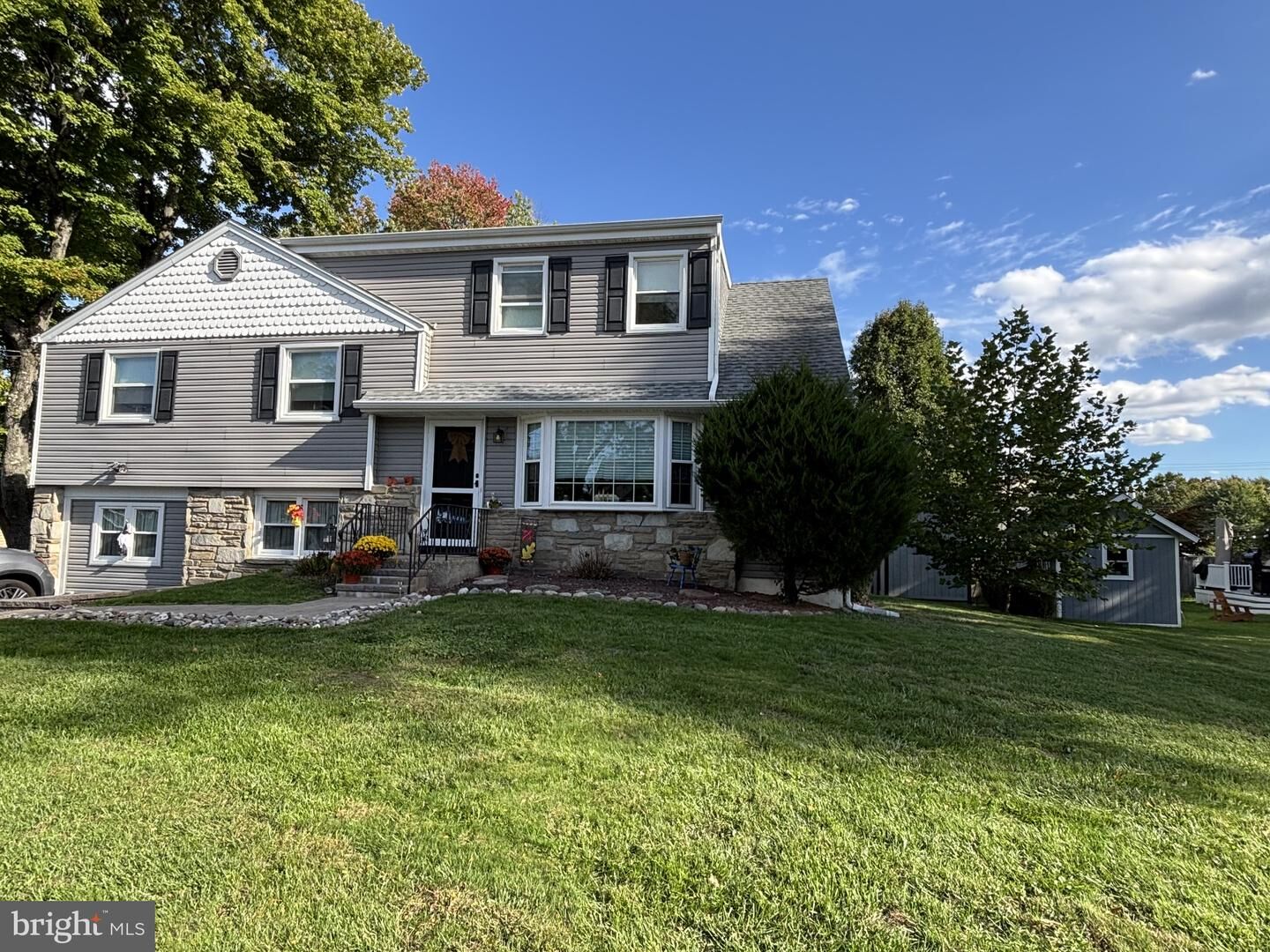 Property Photo:  121 Clayton Road  PA 19040 