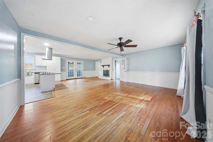 Property Photo:  807 N Oakland Street  NC 28034 