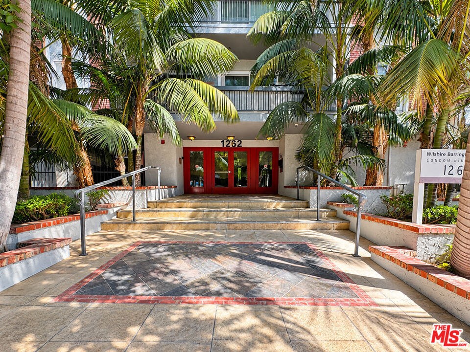 Property Photo: 1262 S Barrington Ave, Unit 304 CA 90025