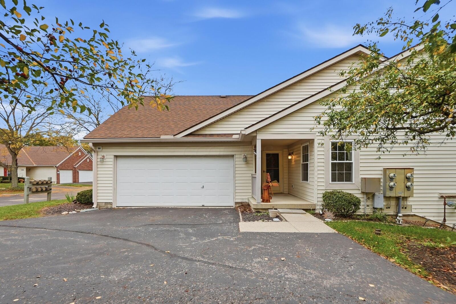 Property Photo: 4466 White Leaf Way OH 43228