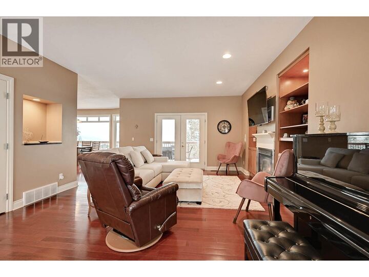 Property Photo:  422 Azure Place  BC V2E 2R2 