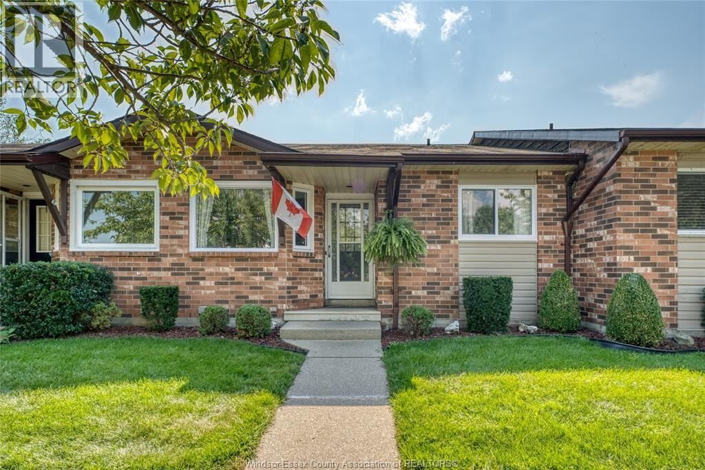Property Photo:  7 Cherry Lane 20  ON N8H 5A5 