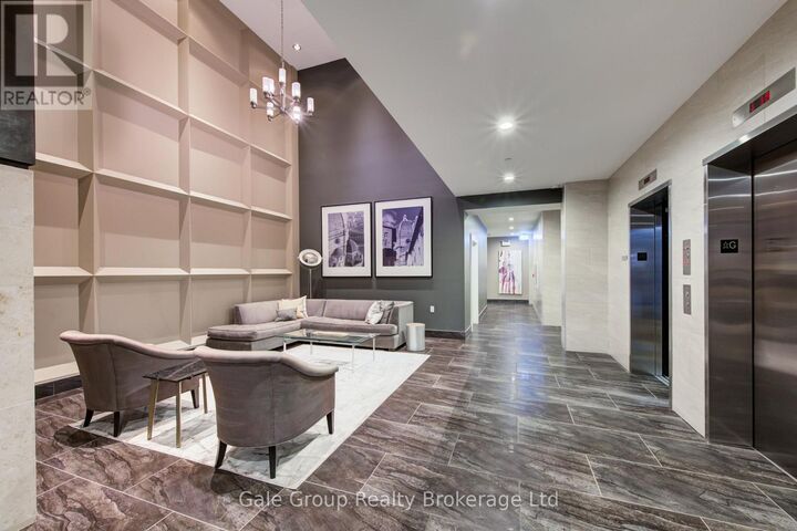 Property Photo:  330 Ridout Street North 2702  ON N6A 0A7 