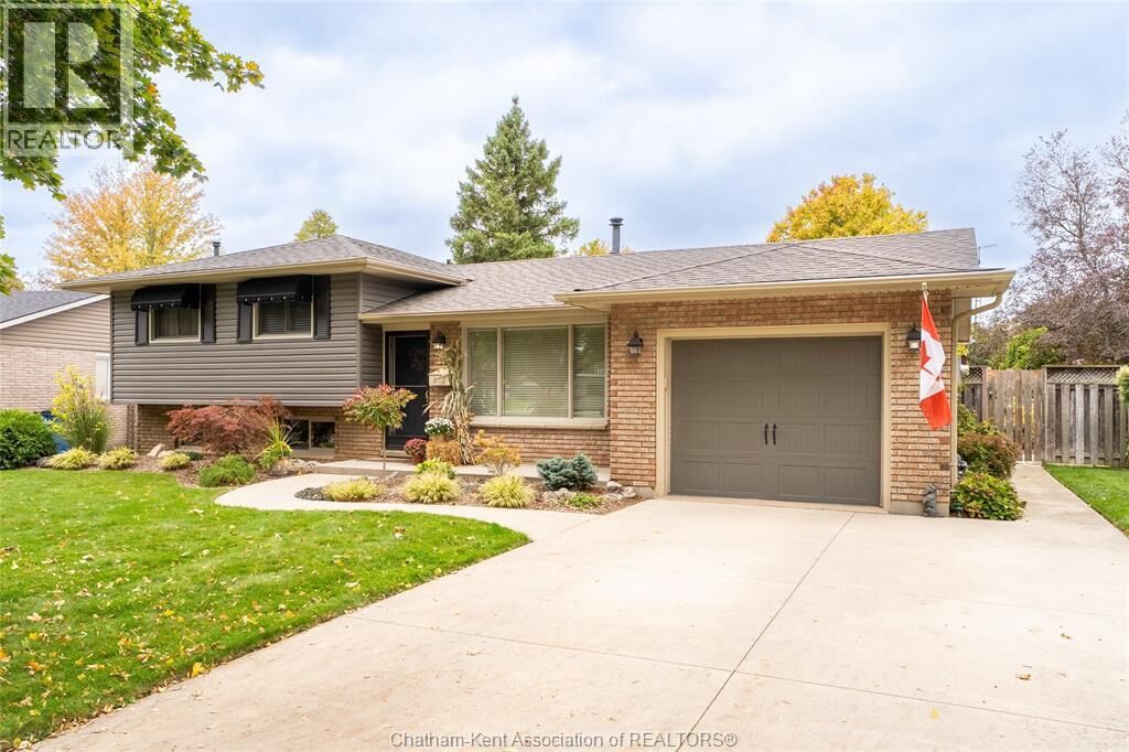 Property Photo:  19 Glengarry Crescent  ON N7L 4J1 