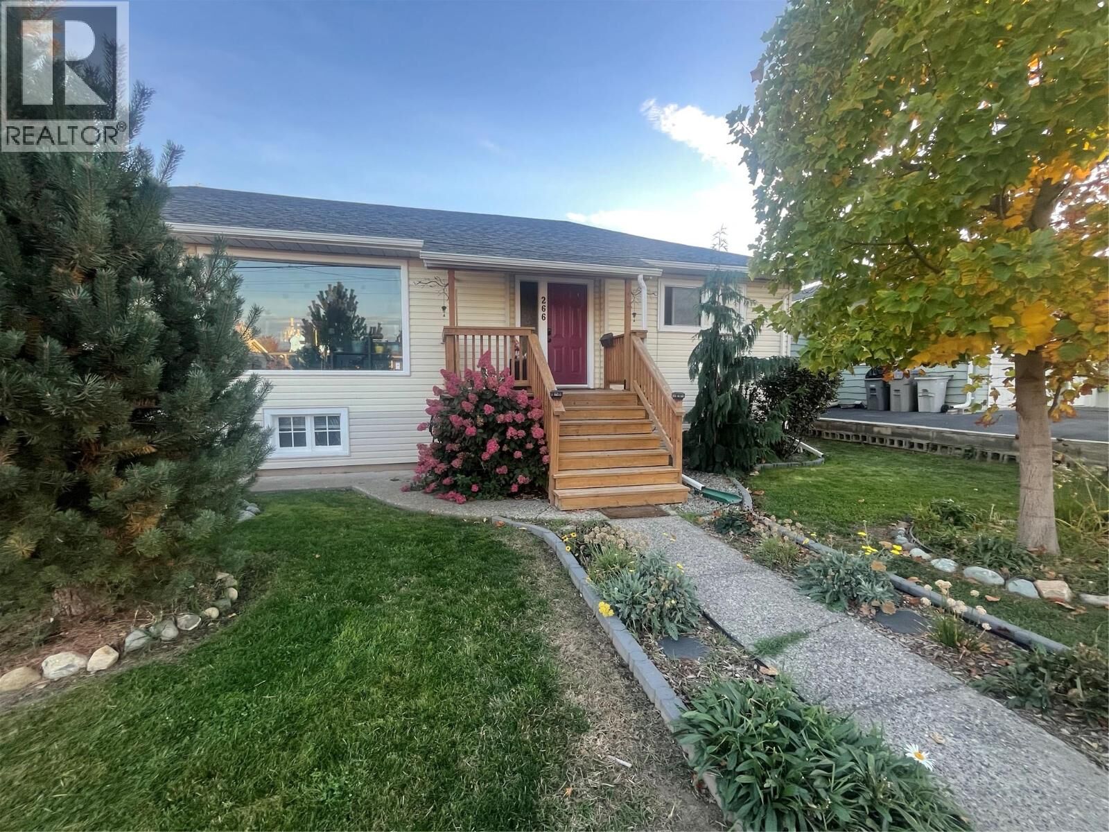 Property Photo:  266 Chestnut Avenue  BC V2B 1L5 