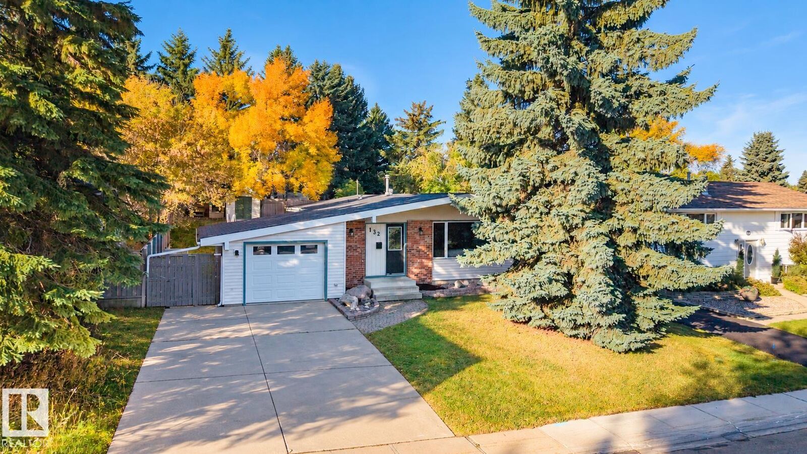 Property Photo:  132 Garland Crescent  AB T8A 2R4 