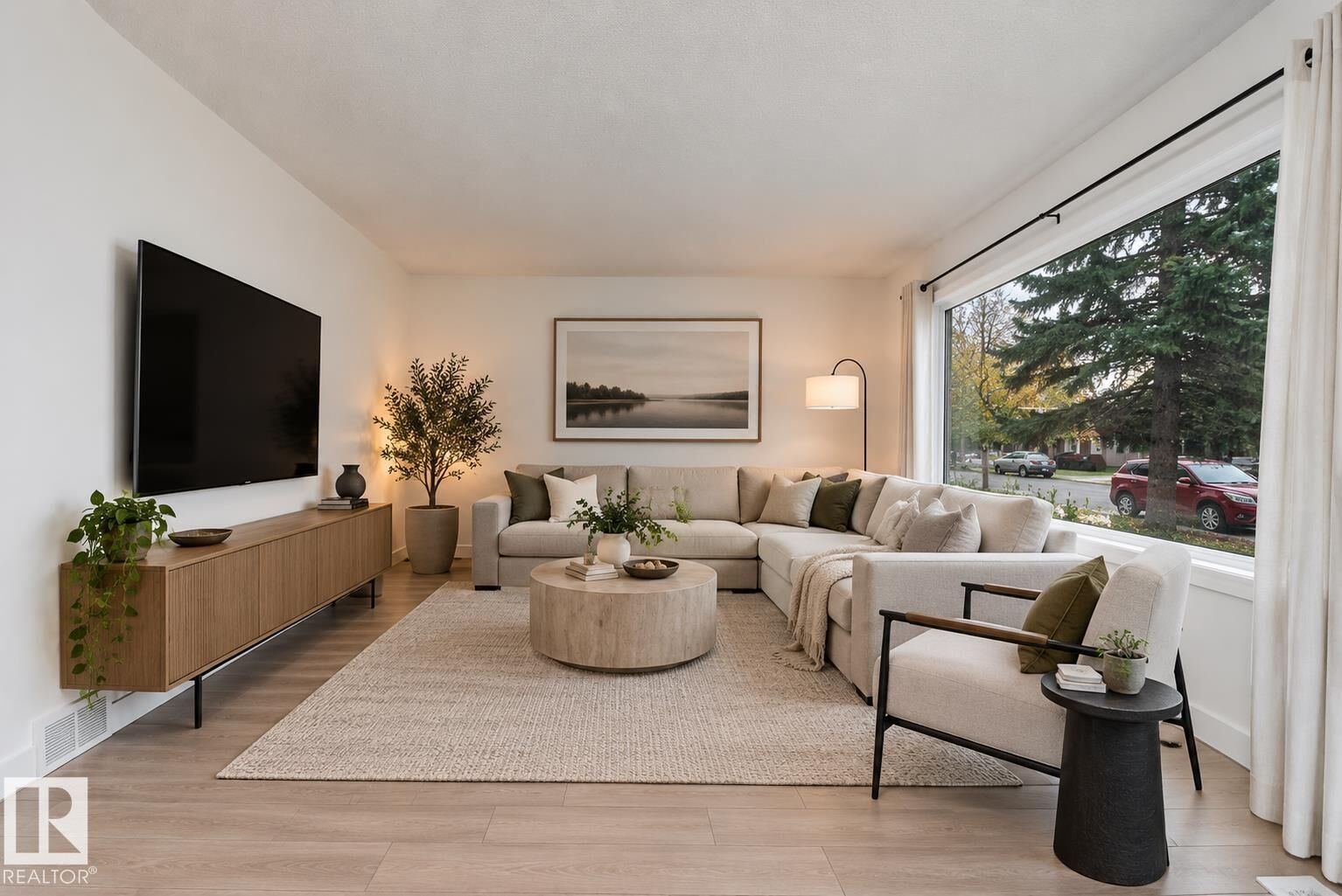 Property Photo:  8612 30 Avenue NW  AB T6K 2X7 