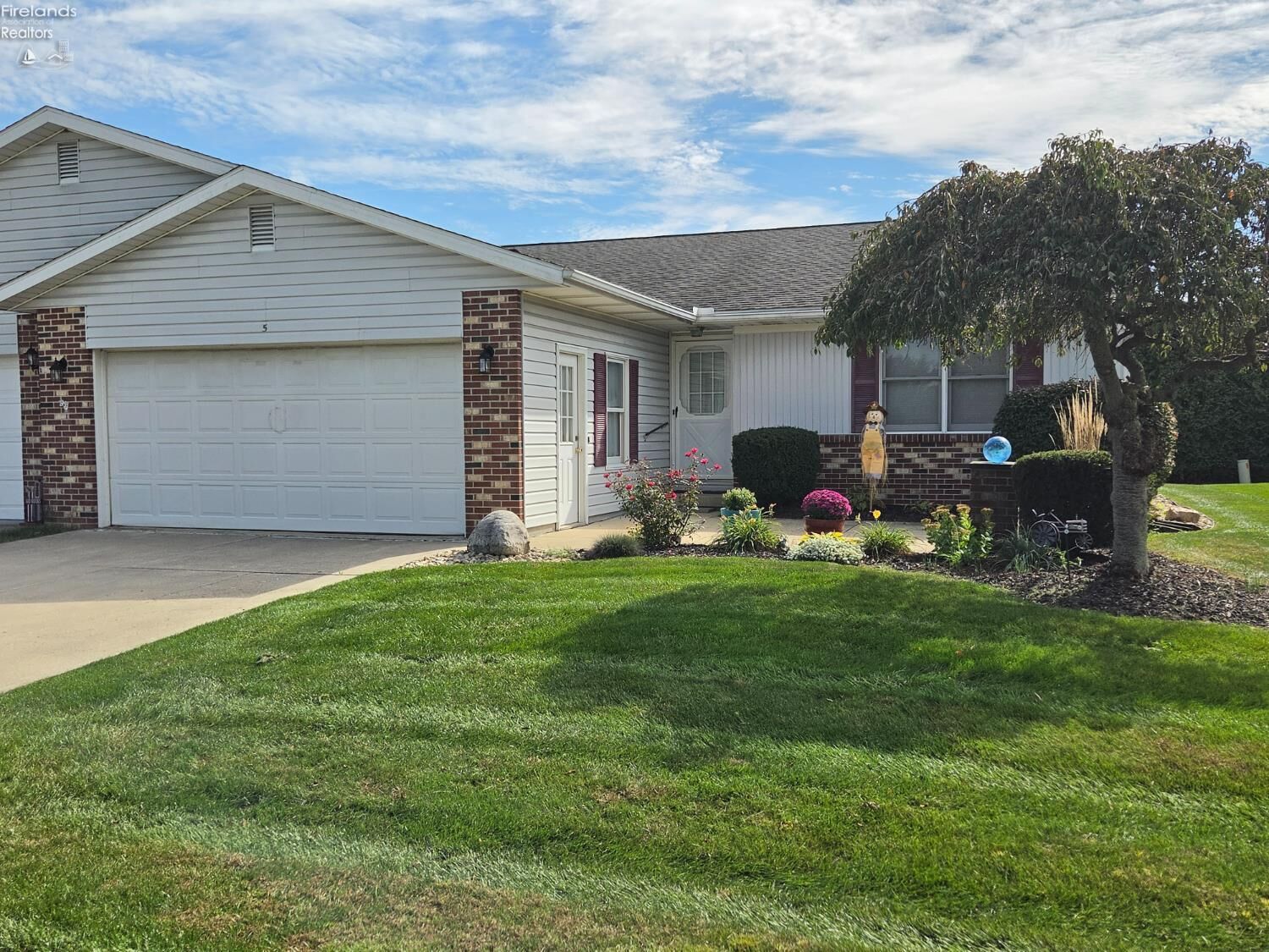 Property Photo:  5 W Teakwood Court  OH 44883 