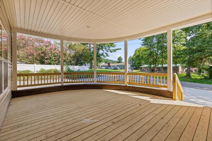 Property Photo:  142 Oakwood Drive  TN 37379 
