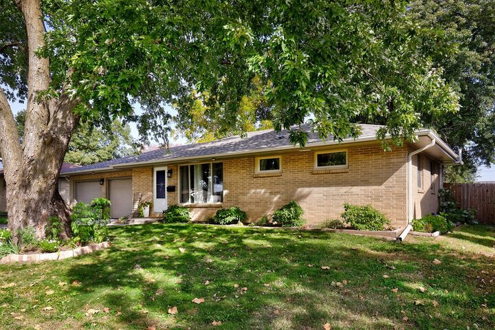 Property Photo:  117 NW Abilene Road  IA 50023 