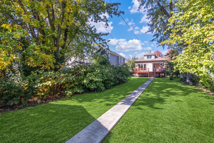 Property Photo:  5685 N New Hampshire Avenue  IL 60631 