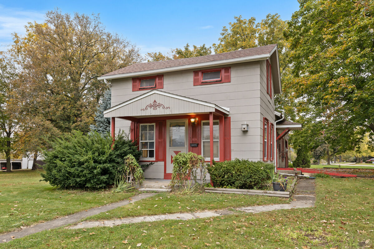 Property Photo:  704 W Grant Highway  IL 60152 
