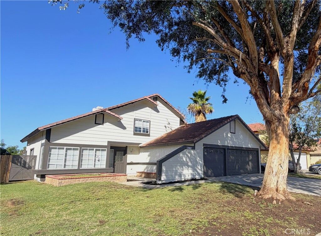 Property Photo:  13867 Calada Drive  CA 92553 
