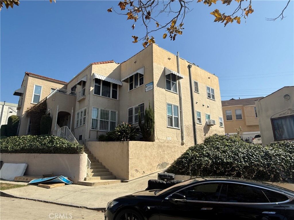Property Photo:  2116 S Palm Grove Avenue  CA 90016 