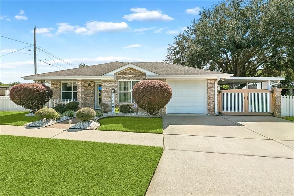 Property Photo: 2 Woodchase Court LA 70092