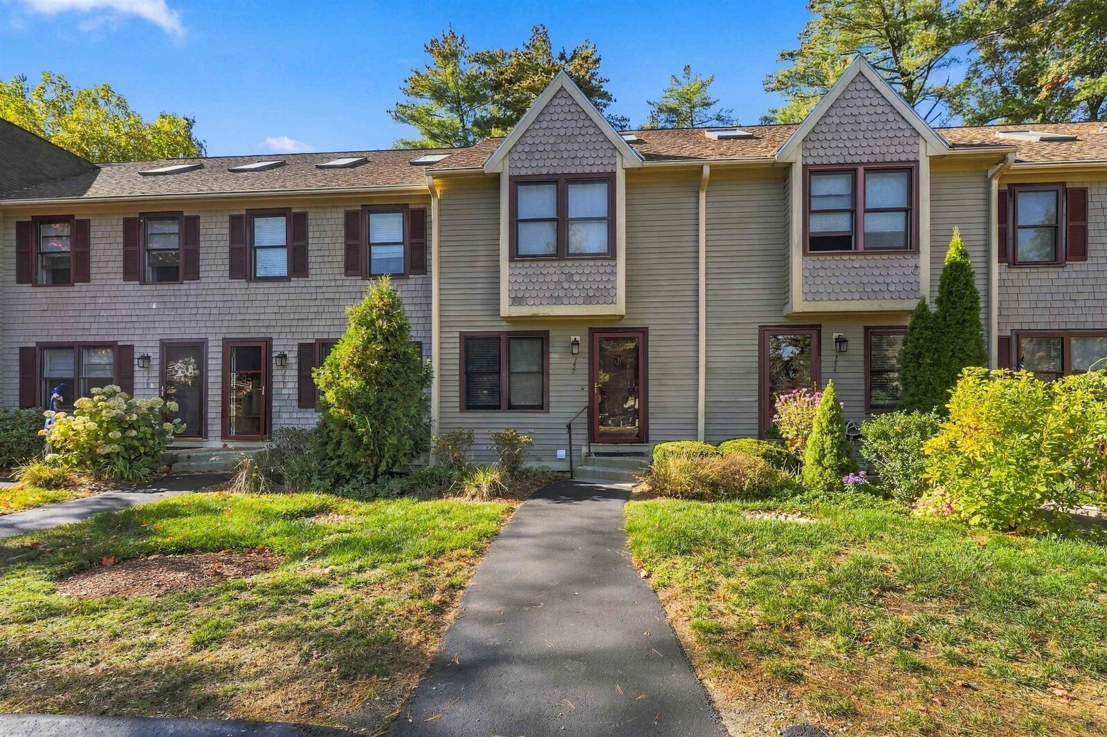 Property Photo: 152 Bartemus Trail NH 03063