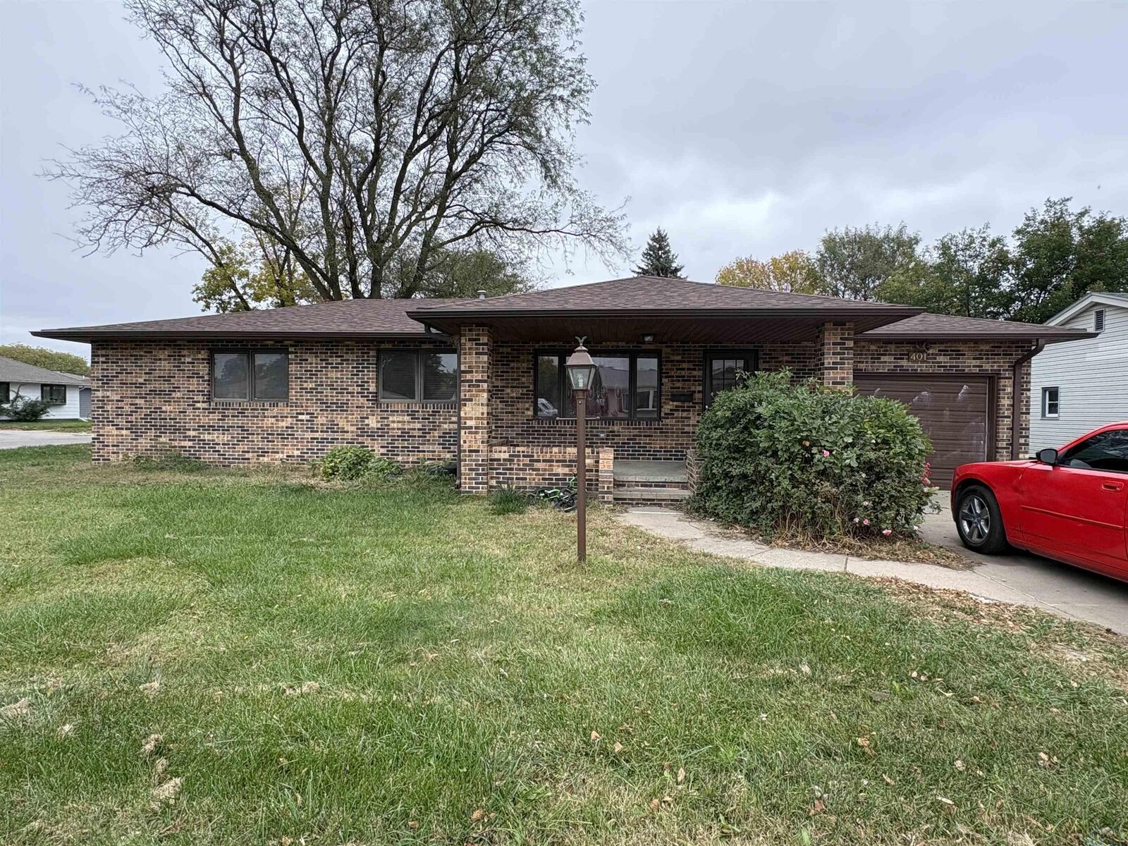 Property Photo:  401 E 33rd St  NE 68776 