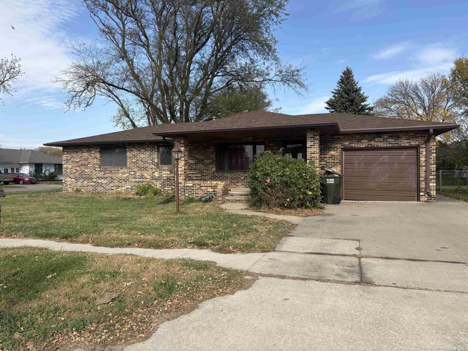 Property Photo: 401 E 33rd St NE 68776