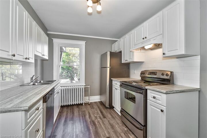 Property Photo:  80 Grosvenor Avenue S Upper  ON L8M 3L2 