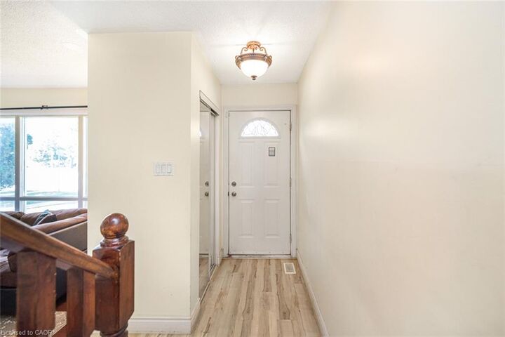 Property Photo:  2700 Barton Street E 5  ON L8E 2J7 