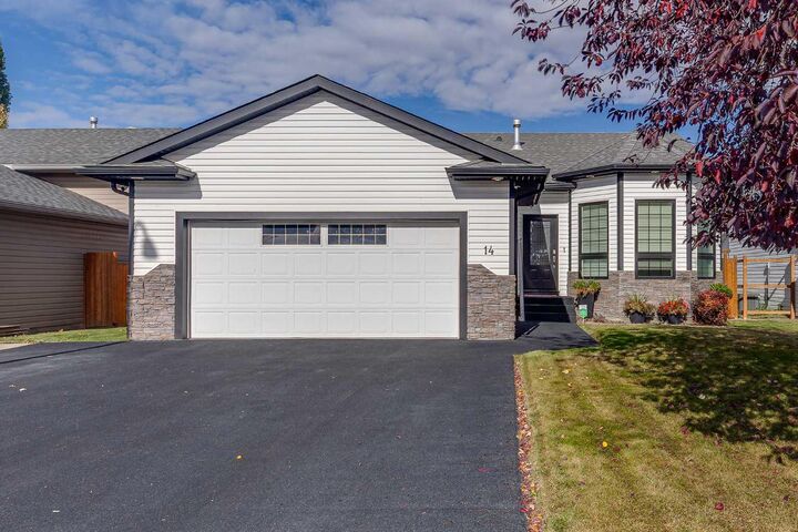 Property Photo:  14 Kingston Drive  AB T4P 3P9 
