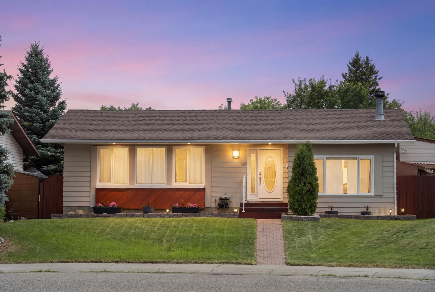 Property Photo:  48 Deermont Way SE  AB T2J 5P3 