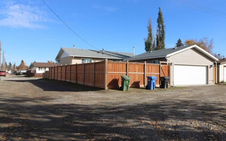 Property Photo:  153 Madeira Road NE  AB T2A 4N5 