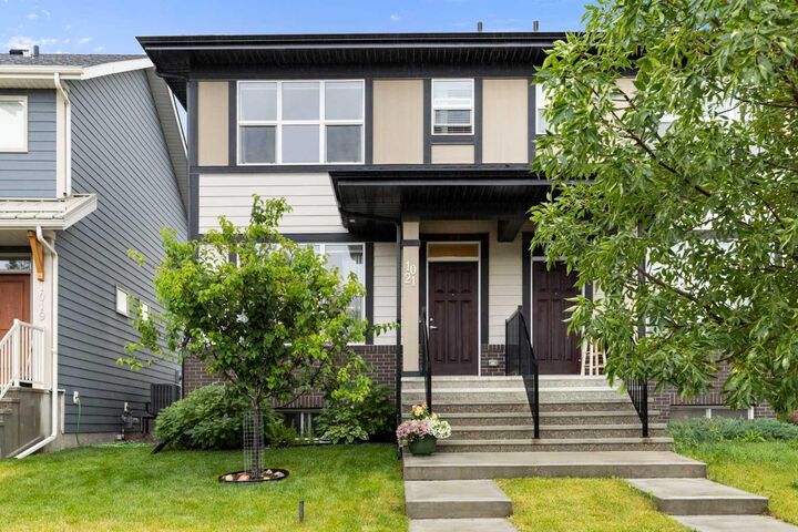 Property Photo:  1021 Mahogany Boulevard SE  AB T3M 3E4 