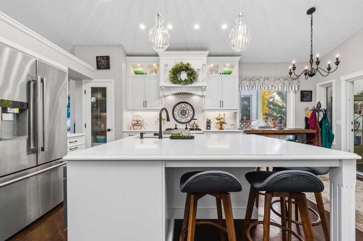 Property Photo:  10948 Valley Ridge Drive NW  AB T3B 5P6 