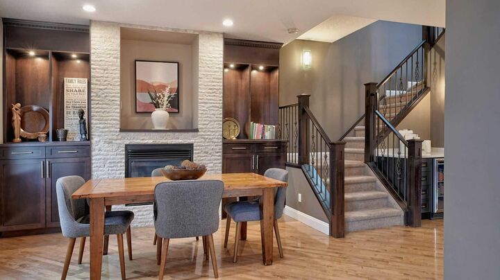 Property Photo:  2211A 33 Street SW  AB T3E 2S9 