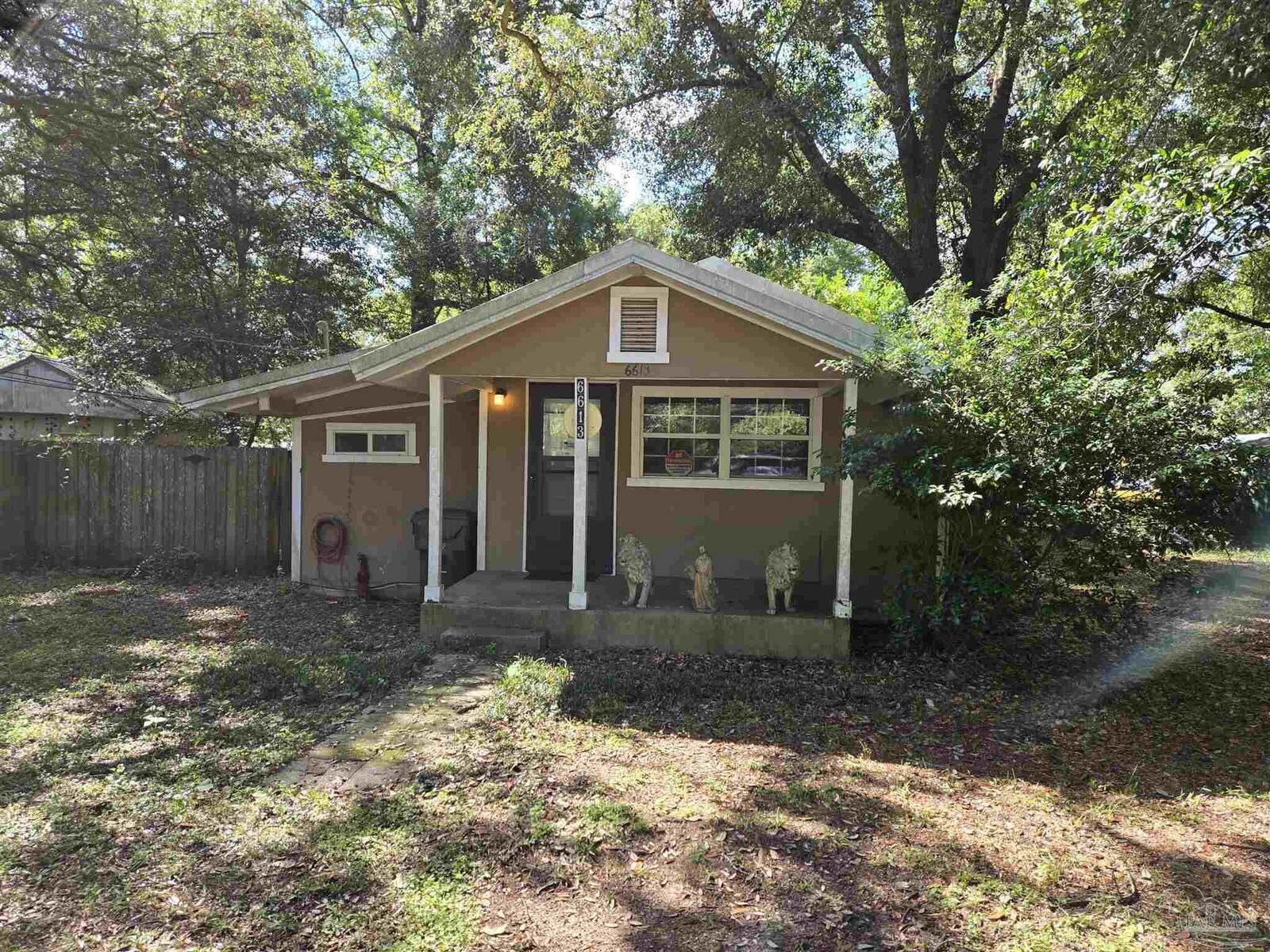Property Photo: 6613 Hinote St FL 32570