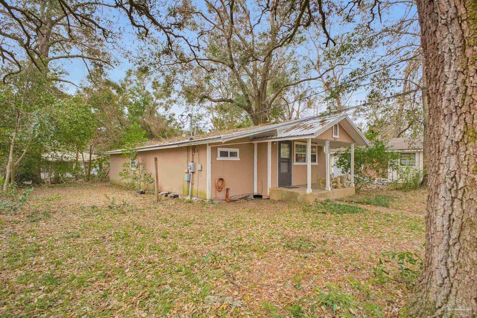 Property Photo: 6613 Hinote St FL 32570